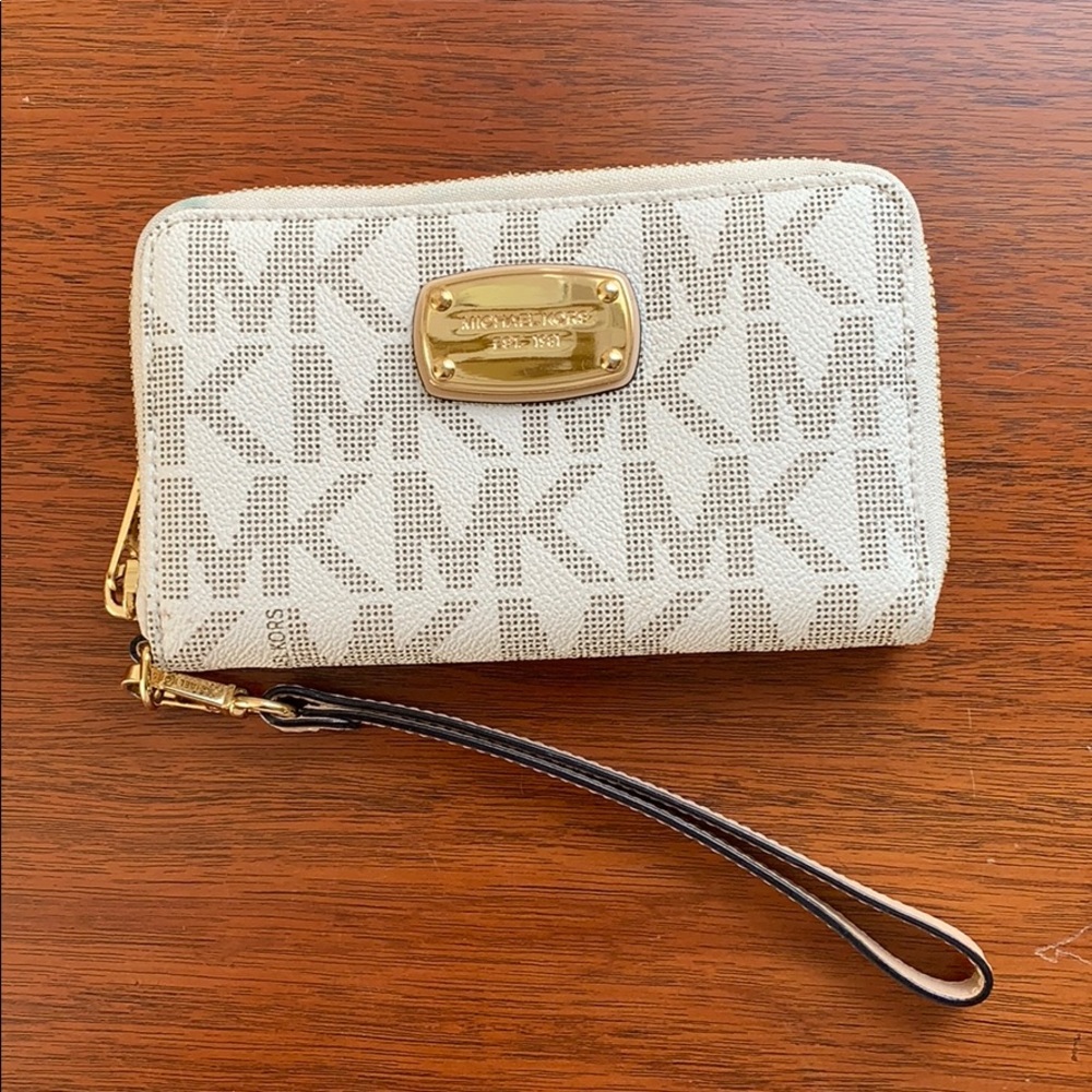 Micheal Kors White Monogram Wristlet